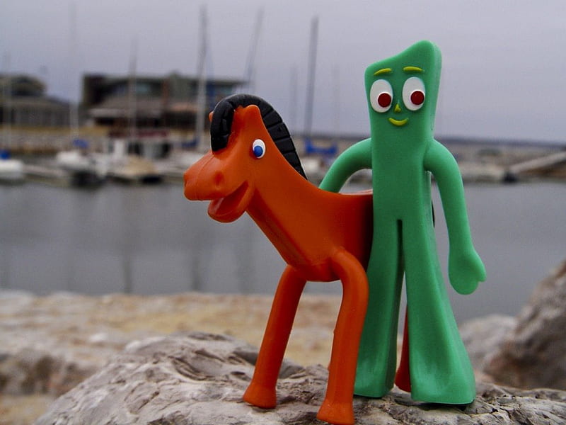 Gumby & Pokey @ The Beach, red, Pokey, Gumby, fun, cute, tv series characters, beach, claymation, boats, water, green, childhood, friends, vintage, HD wallpaper