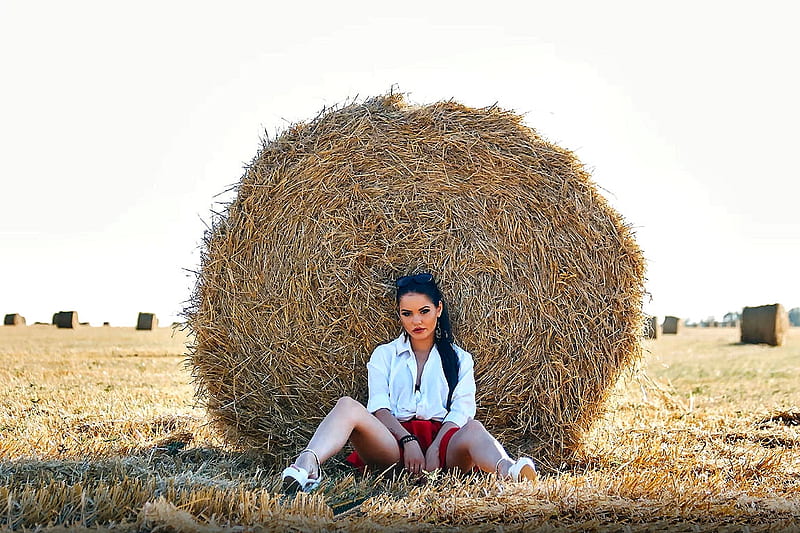 Hiding In The Hay . ., female, models, cowgirl, ranch, outdoors, women, hay bales, brunettes, hayfield, western, style, HD wallpaper