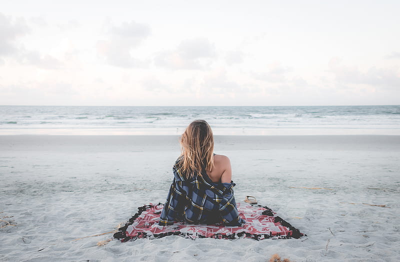 woman sitting on blanket located on shoreline, HD wallpaper