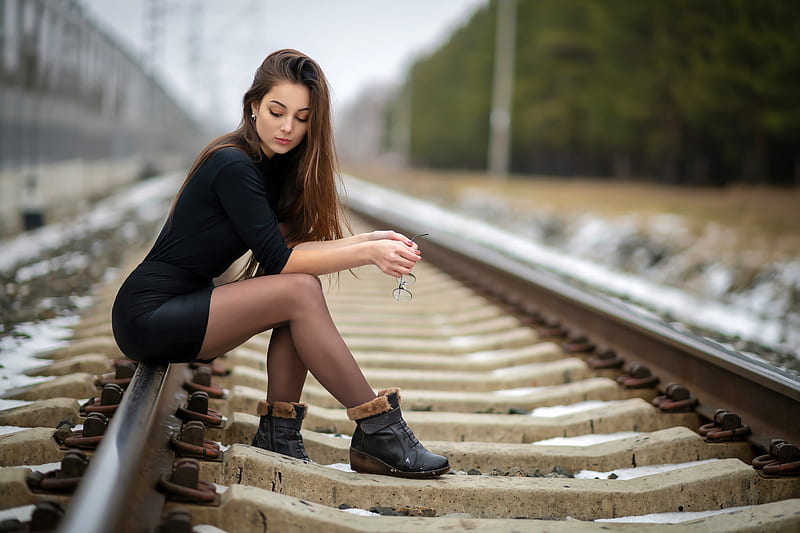 Brunette in a Black Dress, brunette, railway, dress, model, HD wallpaper