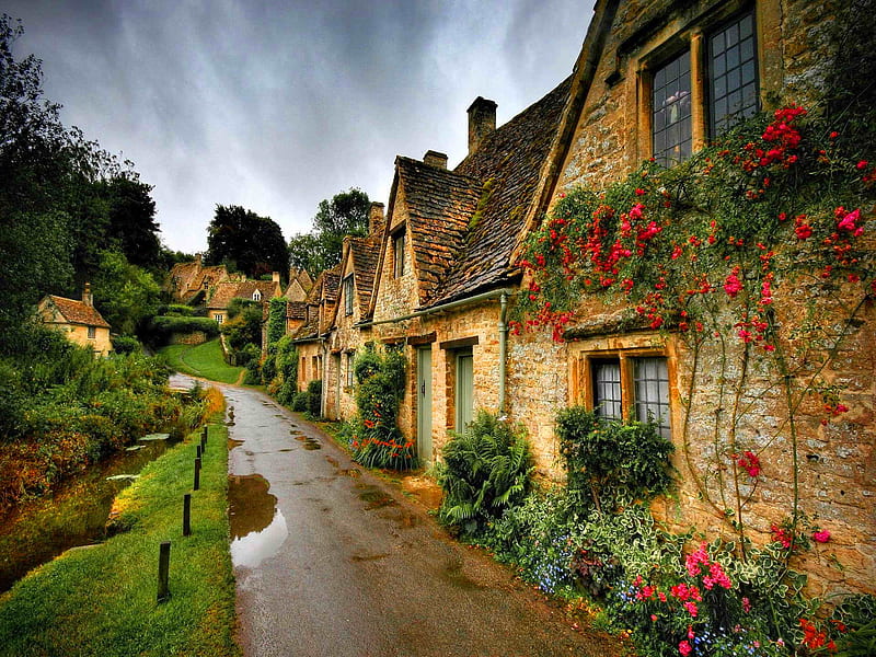Houses on the village, rest, calmness, houses, silence, bonito, sky, clouds, countryside, afternoon, summer, flowers, peaceful, village, morning, street, HD wallpaper