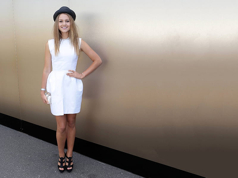 Isabelle Cornish, Isabelle, dress, legs, model, bonito, smile, heels, hat, Cornish, 2019, actress hot, HD wallpaper