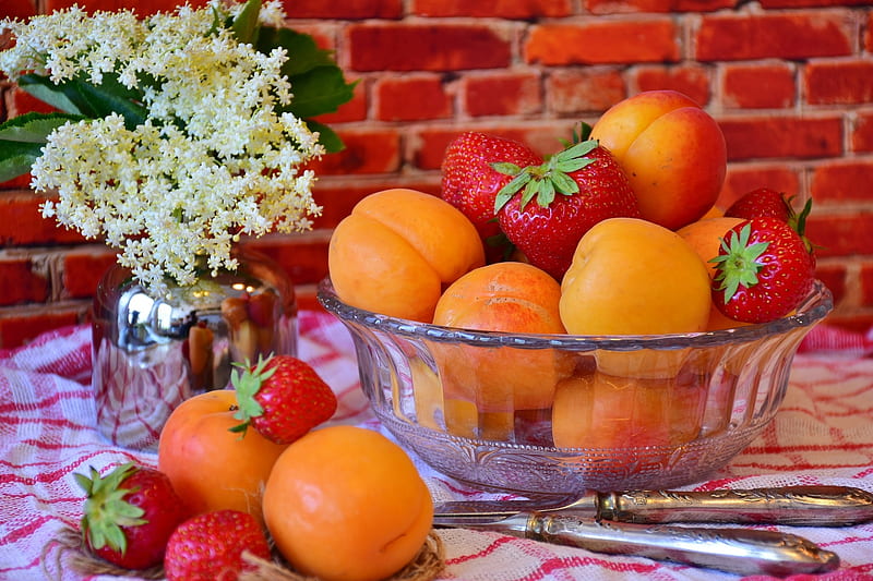 Fruits in a glass bowl, Healthy, Bowl, Strawberries, Juice, Apricots, HD wallpaper