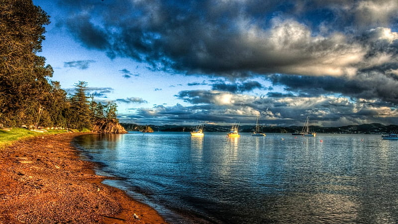 yachts moored on a beautiful lake r, shore, yacht, r, sunset, clouds, lake, HD wallpaper