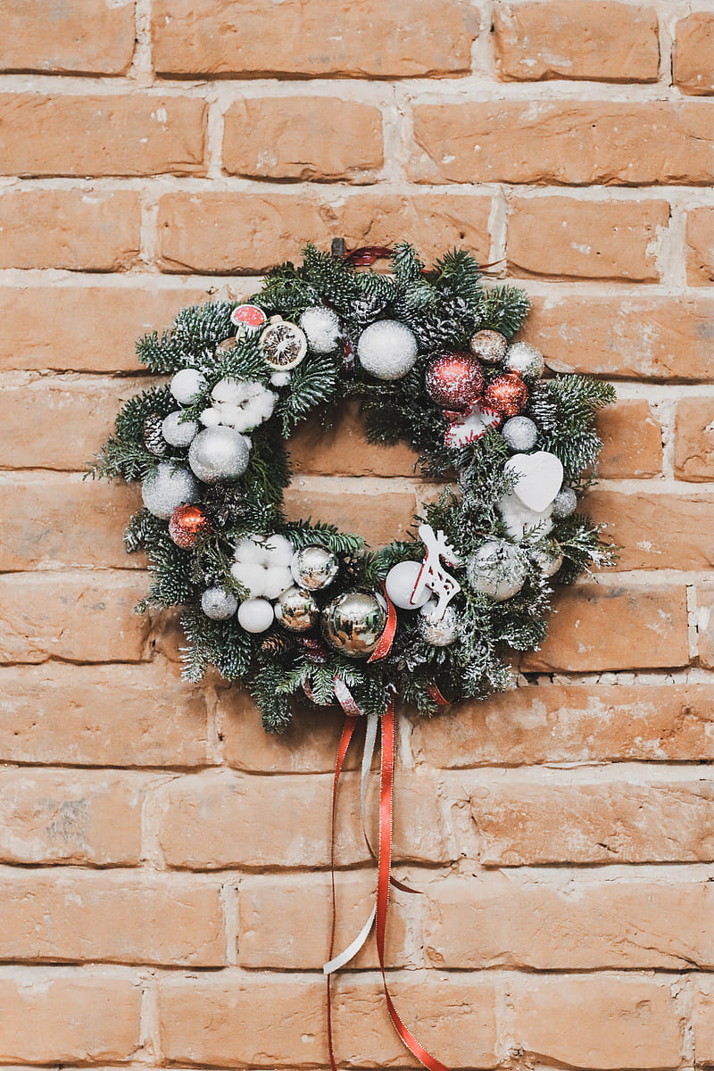 wreath, decoration, new year, christmas, wall, HD phone wallpaper
