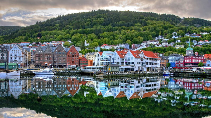 waterfront of a lovely hillside town r, forest, boats, town, r, reflection, waterfont, hill, HD wallpaper