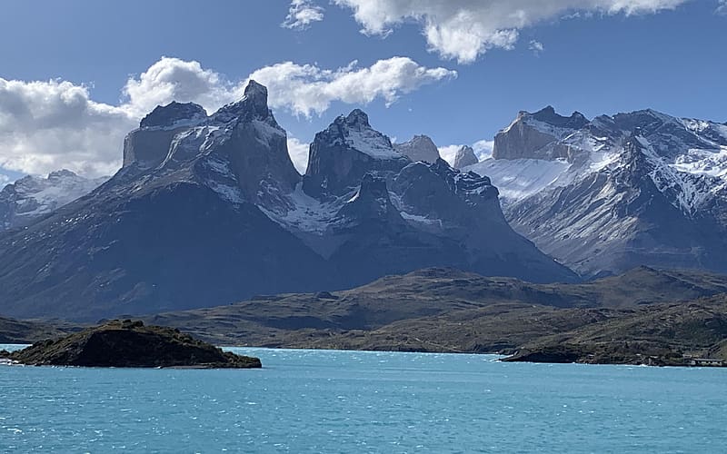 Looking out across Lago Pehoe to Los Cuernos, Torres del Paine National Park, Patagonia, Chile, rocks, mountains, peaks, clouds, sky, water, HD wallpaper