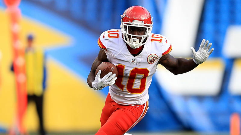 Tyreek Hill Is Running With Football In Blur Blue White Background Wearing White Red Sports Dress And Helmet Tyreek Hill, HD wallpaper