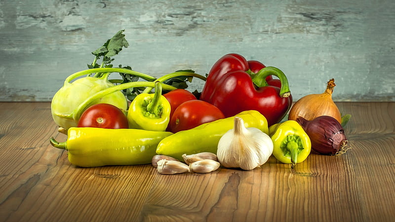 Colorful Vegetables, colorful, onion, tomatoe, healthy, pepper, garlic, vegetables, salad, HD wallpaper