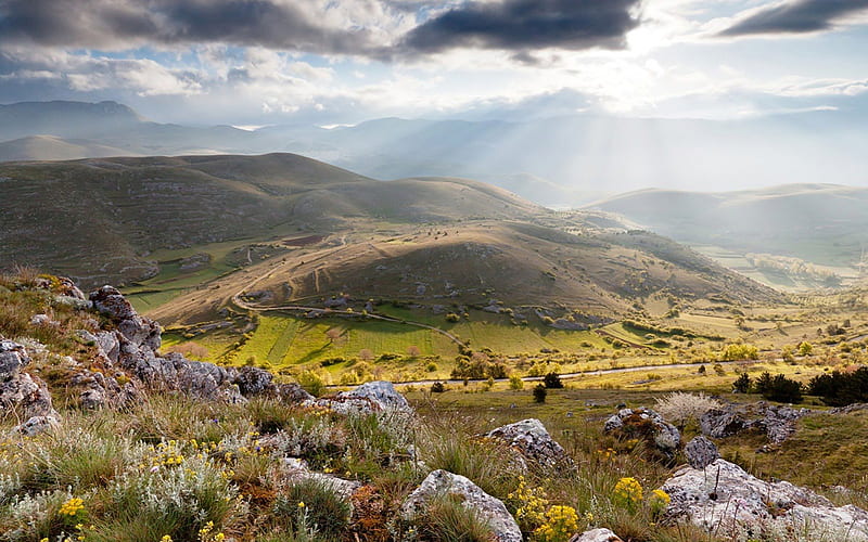 beautiful sun rays over mountainscape, rocks, sun rays, clouds, mountains, HD wallpaper