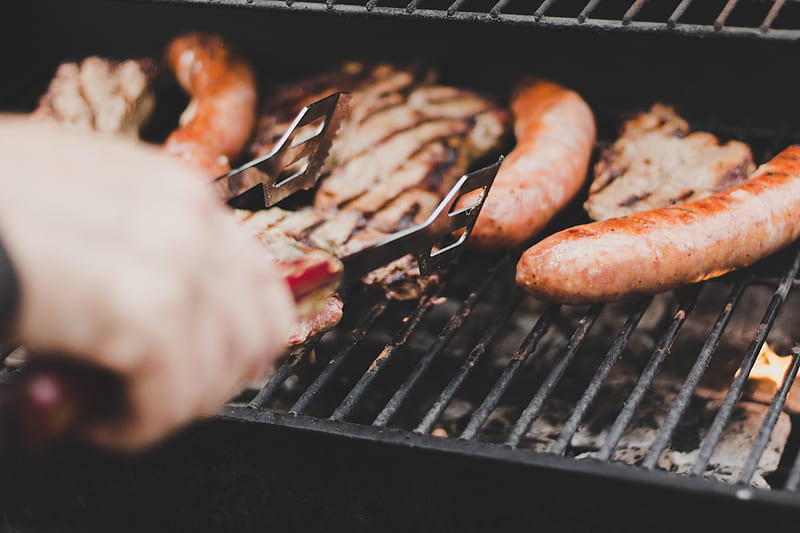 person grilling sausage and meat, HD wallpaper