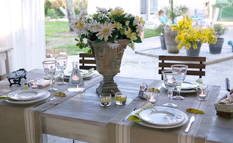 Table Setting, vase, plate, table, flowers, HD wallpaper