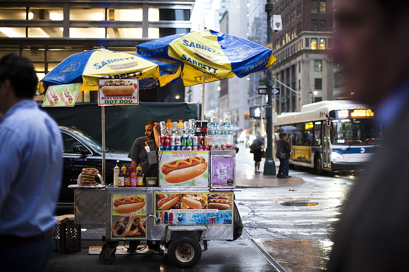 hotdog vendor in intersection, HD wallpaper