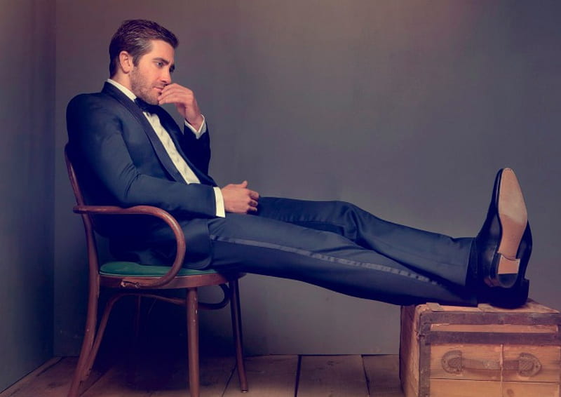 Jake Gyllenhaal suit, male, interior, man, graphy, jacket, movies, actor, HD wallpaper
