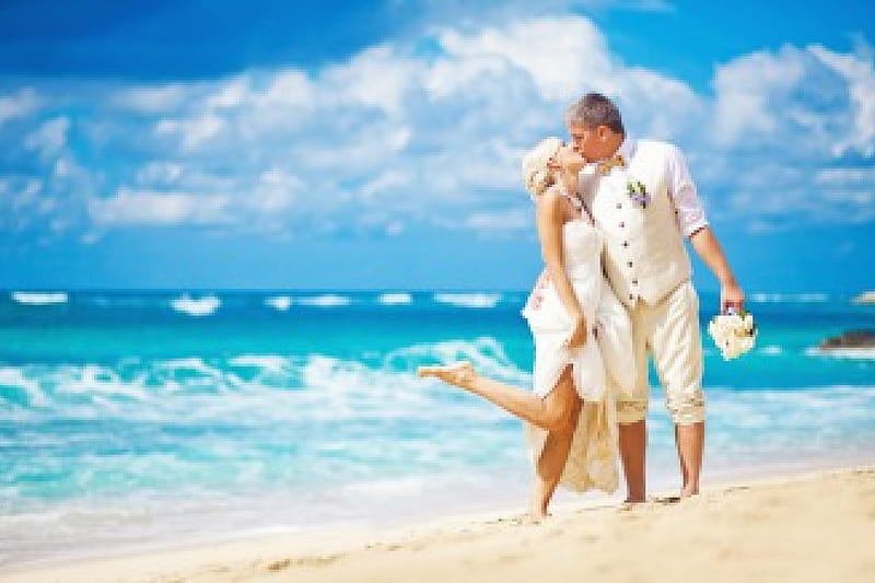 Just Married, beach, kissing, wedding, couple, sea, HD wallpaper