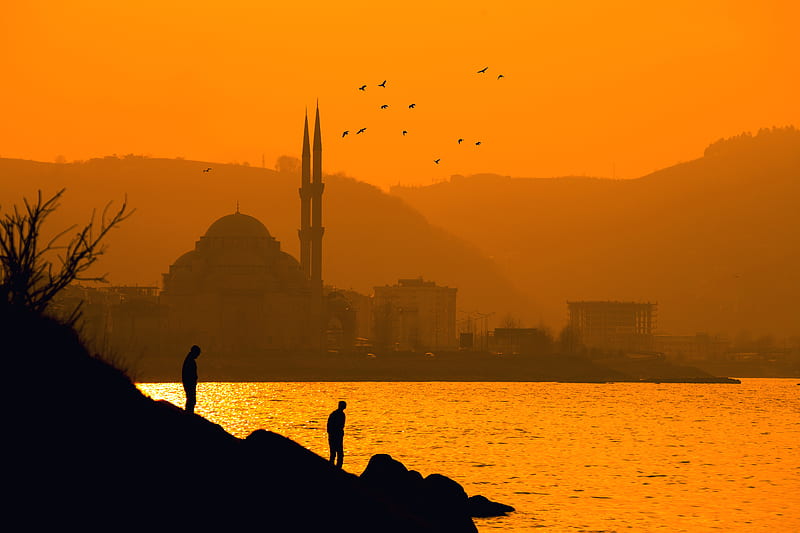 Silhouette of Two People Near Sea in Distant of Ortakoy Mosque, Istanbul Turkey, HD wallpaper