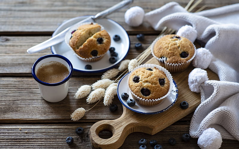 Muffins and Cocoa, cocoa, food, bilberries, muffins, drink, wooden, HD wallpaper