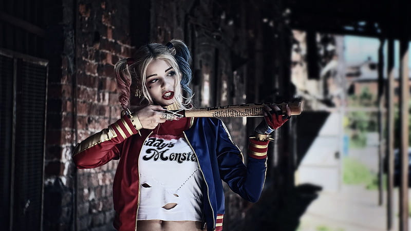 Girl Is Standing In Front Of Brick Wall Building With Harley Quinn Halloween Costume Halloween Costume, HD wallpaper