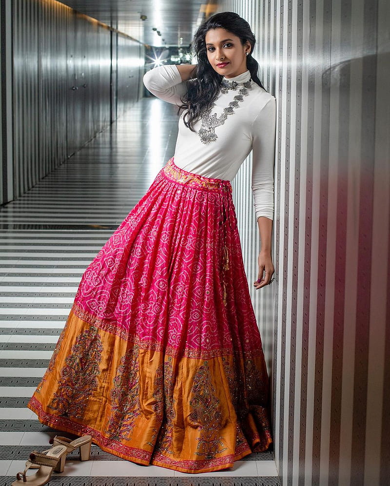 priya bhavani shankar, one-piece garment, face, HD phone wallpaper