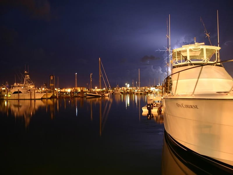 Key west at night, ships, white light, ocean, lights, sea, docked, boats, nice, water, lighning, deck, night, HD wallpaper