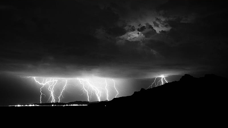 Lightening in Black & White, powerful, graphy, black and white, electric, lightening, clouds, storm, HD wallpaper