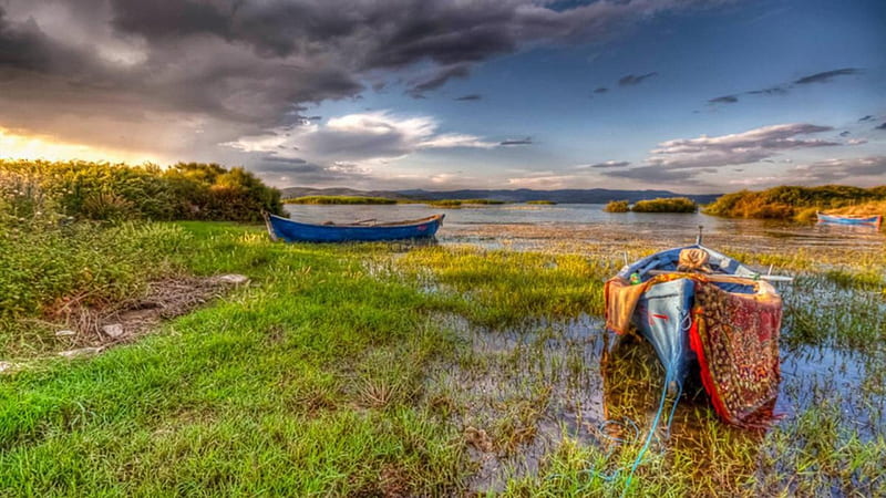 boats tied up in grassy waters r, boats, grass, rugs, r, clouds, lake, HD wallpaper