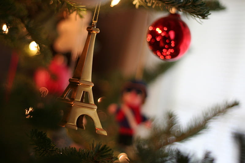 eiffel tower ornament, red, tree, gold, graphy, christmas, holiday, decorations, HD wallpaper