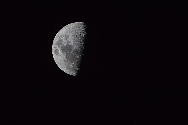 half moon on pitch dark sky, HD wallpaper