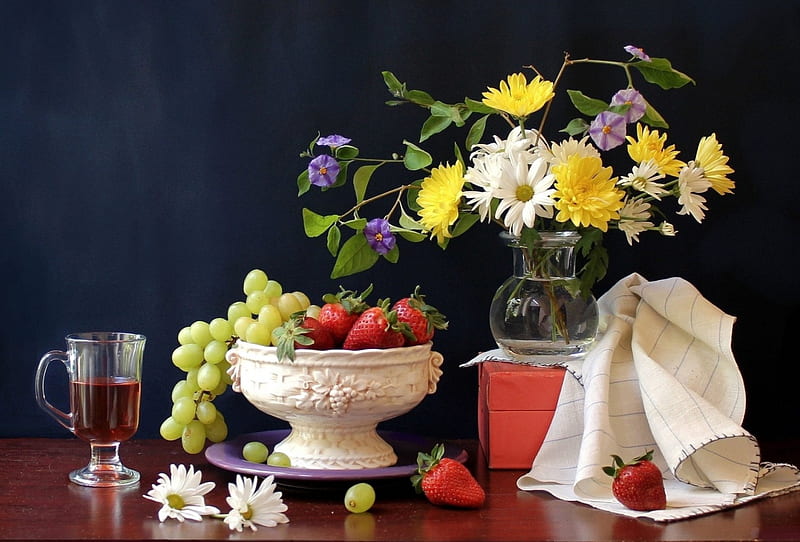Still Life, daisies, glass, grapes, ries, bouquet, flowers, strawberries, bowl, HD wallpaper