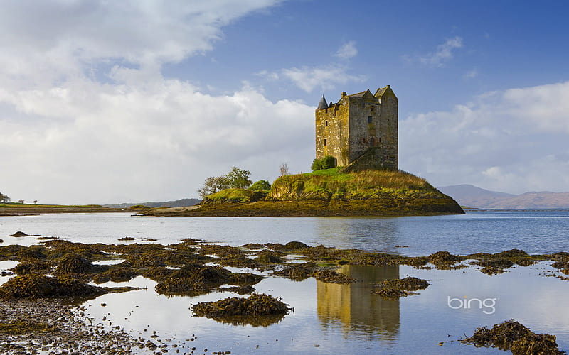 Castle Stalker on an island in Loch Linnhe Scottish Highlands Scotland, HD wallpaper