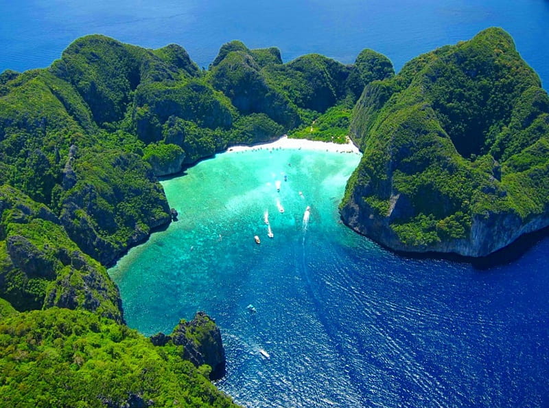 Hidden Beach On The Island, white sand, exotic, Thailand, bonito, beach, turquoise, boats, green, paradise, cliff, island, blue, HD wallpaper