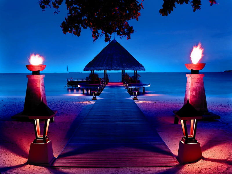 Tropical evening, bungalow, dusk, bonito, twilight, sea, beach, maldives, evening, tropics, light, night, exotic, ocean, fire, water, nature, tropical, HD wallpaper