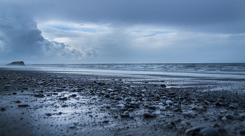 pebbles on a blue gray beach, beach, blue gray, pebbles, clouds, sea, HD wallpaper