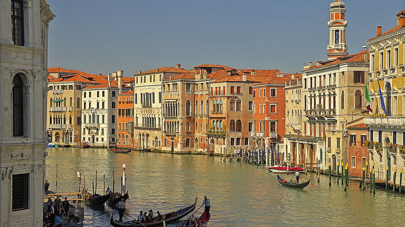 People In Boat On River Between Buildings In Italy Venice Travel, HD wallpaper
