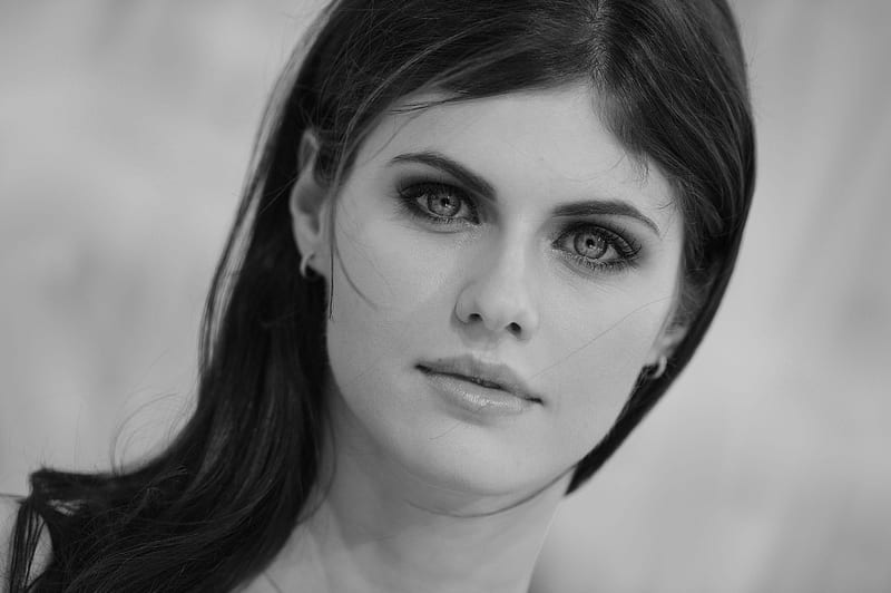 5,422 Alexandra Daddario Photos Stock Photos, High-Res Pictures, and Images  - Getty Images