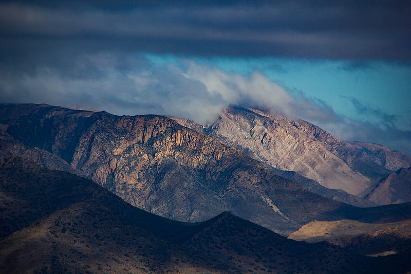 brown and gray mountains under gray clouds, HD wallpaper brown and gray mountains under gray clouds, HD wallpaper