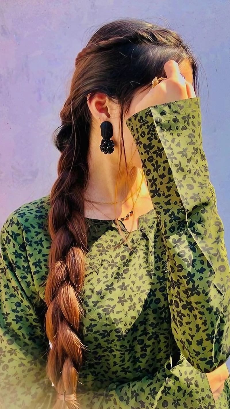 HD   Beautiful Girl Hidden Face Green Dress Sidelook 