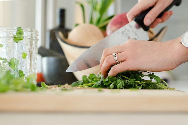 person cutting vegetables with knife, HD wallpaper