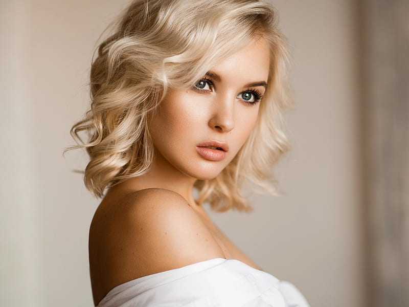 Blonde Short Hair Slim: 10 Stunning Looks to Try - wide 7