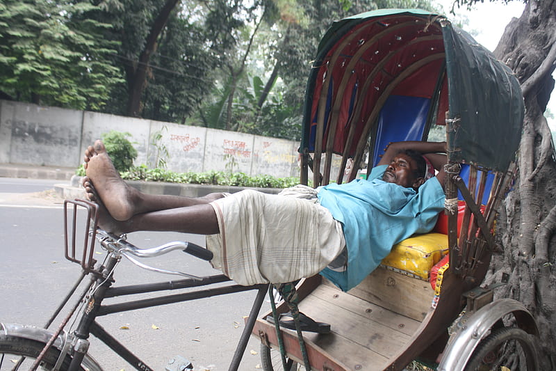 Rickshaw Puller Resting, resting, Tired, pullar, rickshaw, HD wallpaper