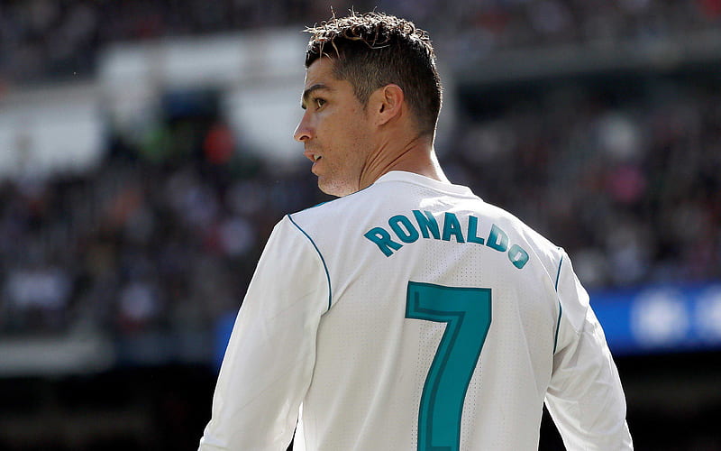 30 Photos That Prove Cristiano Ronaldo Is a Shirtless Icon