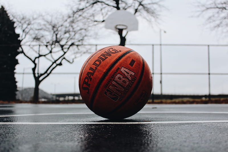 Spalding basketball in court, HD wallpaper