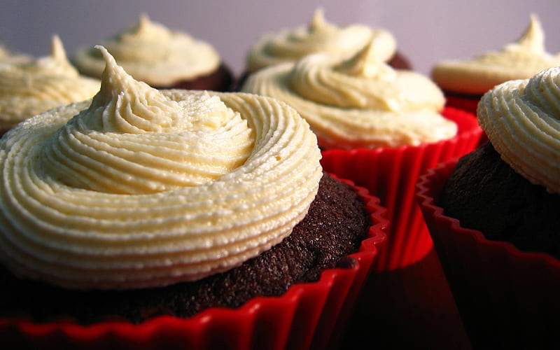 cupcakes with cream-sweet foods, HD wallpaper