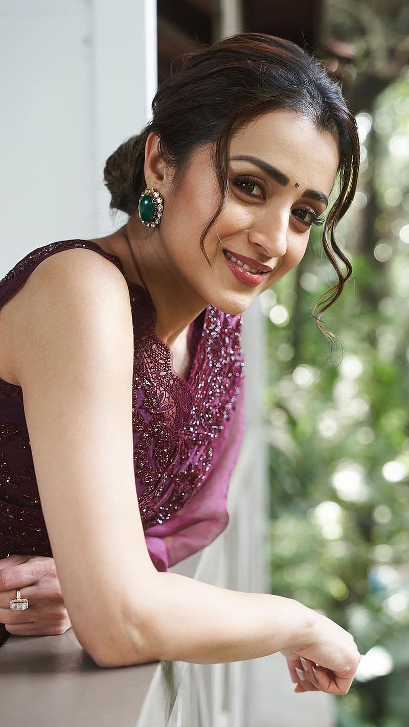 Trisha Krishnan, trisha, tamil actress, saree beauty, gorgeous, HD phone wallpaper