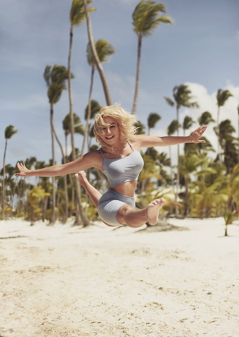 Khloe Terae, blonde, women, happy, jumping, barefoot, HD phone wallpaper