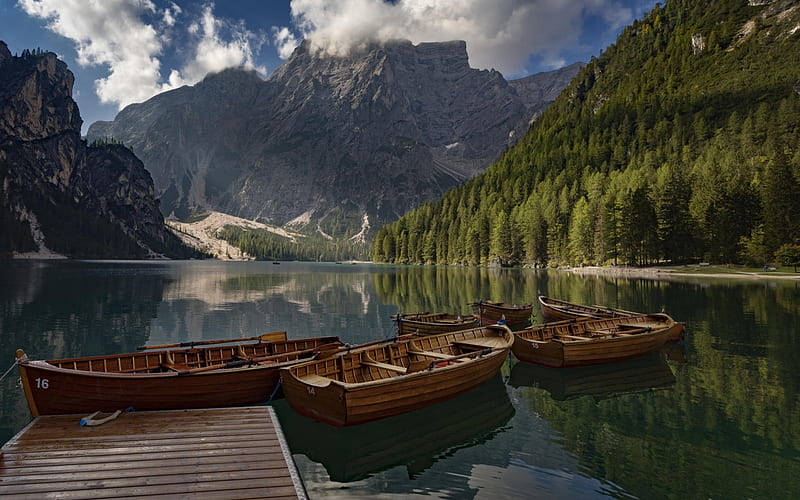 Lake Braies, Pragser Wildsee, mountain lake, mountains, wooden boats, South Tyrol, Dolomites, HD wallpaper