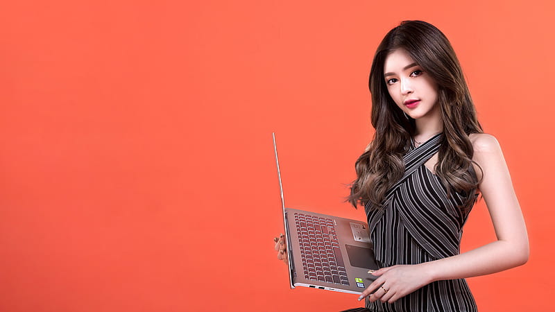 Girl Standing In Floow Having Laptop In Her Hand Wearing Black Ash Dress Girl, HD wallpaper