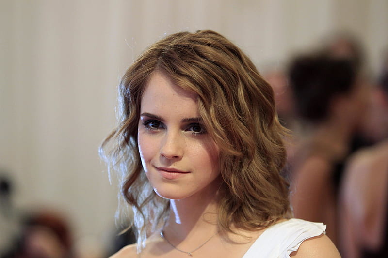 Emma Watson Cute, emma-watson, celebrities, girls, cute, white, HD wallpaper