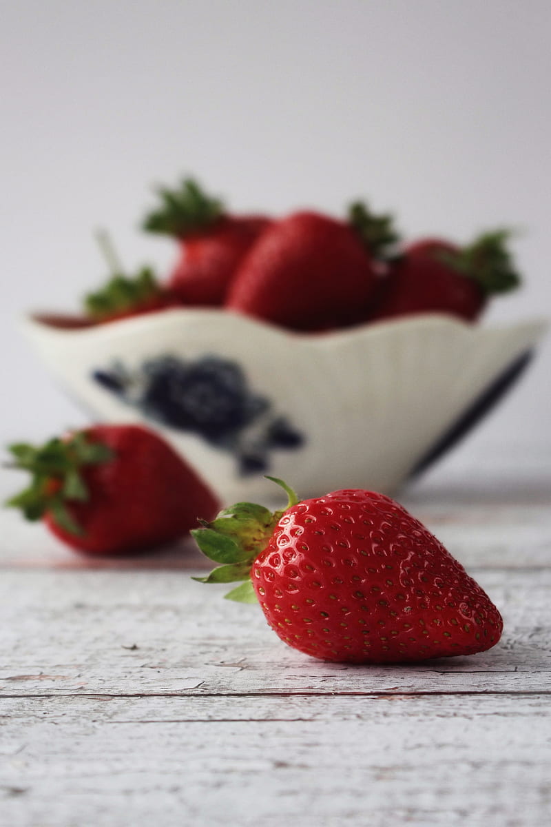 Red Strawberries on White Ceramic Bowl, HD phone wallpaper
