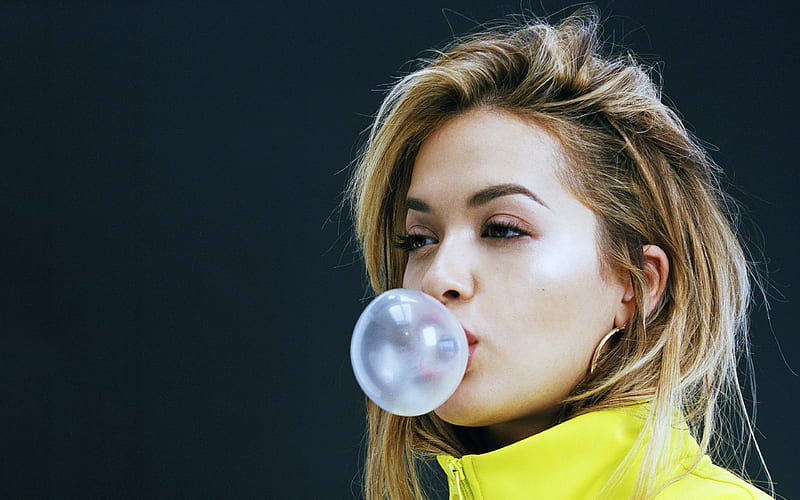 Rita Ora, chewing bubble, 2018, hoot, british singer blonde, superstars, HD wallpaper